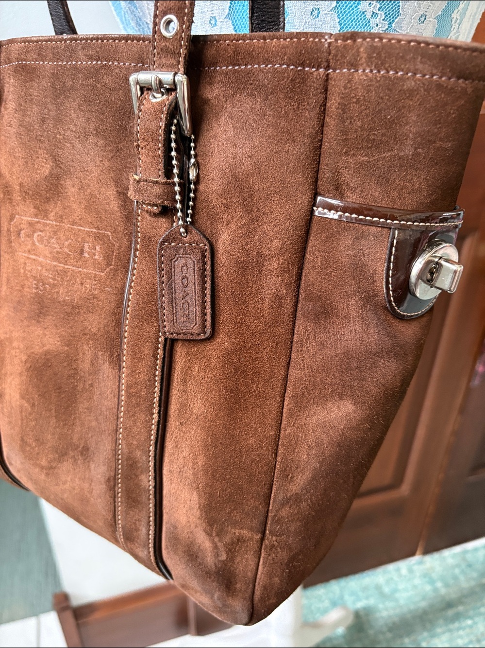 COACH  Vintage Suede shoulder bag  small tote  Brown side pockets/turn locks Y2K - Picture 4 of 17